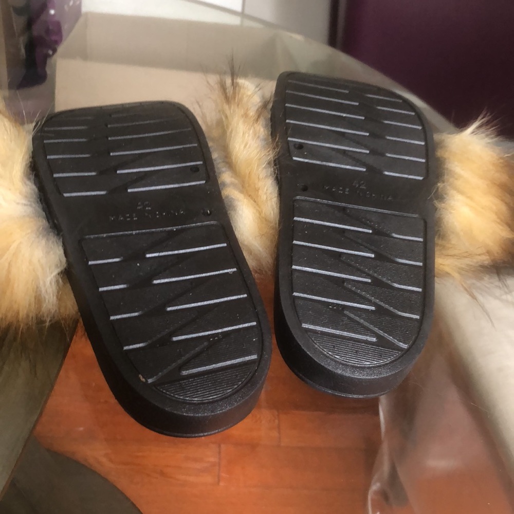 Slippers - Picture 2 of 3